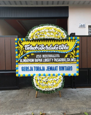 Papan Bunga Duka di Panjang Selatan
